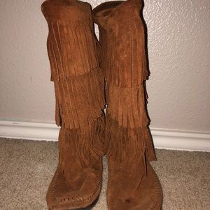 Minnetonka moccasin boots